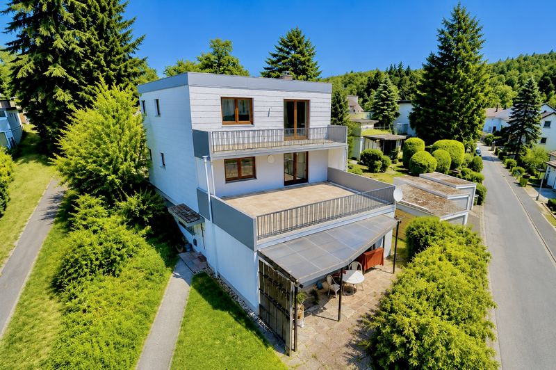 Architektenhaus mit Panoramablick – vielseitiges 3-Familienhaus in Lindenfels/Litzelröder